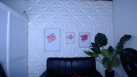 Snapshot of valentina_mature chatting on 09-23-25, 10:24 Valentina online show from 09-23-25, 10:24