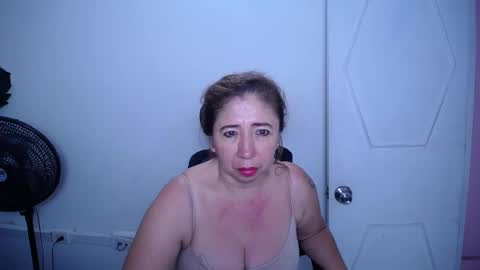 Snapshot of valentina_mature chatting on 09-26-25, 10:41 Valentina online show from 09-26-25, 10:41