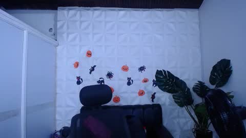 Snapshot of valentina_mature chatting on 10-04-25, 10:30 Valentina online show from 10-04-25, 10:30