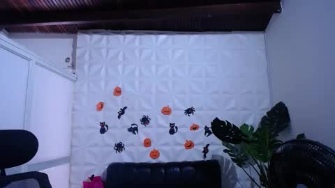 Snapshot of valentina_mature chatting on 10-07-25, 06:49 Valentina online show from 10-07-25, 06:49
