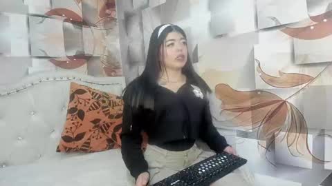 Snapshot of valentina_purple chatting on 07-14-26, 01:39 VALENTINA online show from 07-14-26, 01:39