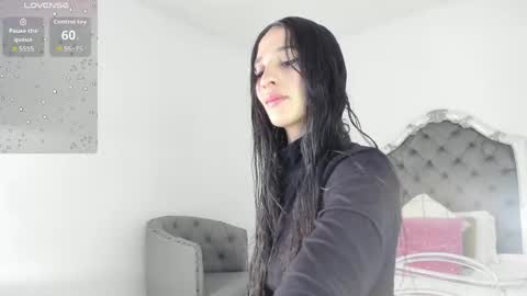 Snapshot of valentina_ross_ chatting on 06-04-26, 12:11 Valentina online show from 06-04-26, 12:11