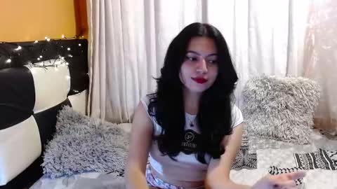 valentinasmith18 online show from 04-21-26, 01:42