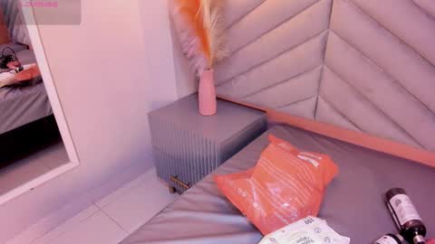 Mia  online show from 11-16-25, 07:30