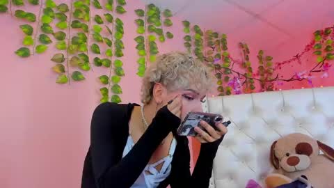 Snapshot of valentinee_xo chatting on 05-31-26, 04:31 valentinee_xo online show from 05-31-26, 04:31