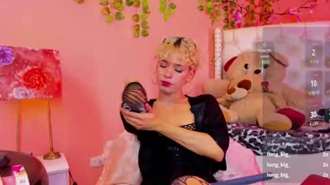 Snapshot of valentinee_xo chatting on 06-14-26, 04:20 valentinee_xo online show from 06-14-26, 04:20