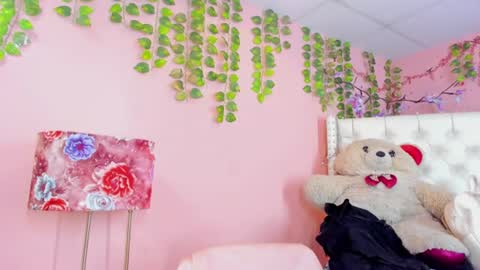 Snapshot of valentinee_xo chatting on 06-16-26, 12:46 valentinee_xo online show from 06-16-26, 12:46