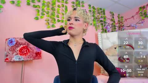 Snapshot of valentinee_xo chatting on 06-25-26, 04:34 valentinee_xo online show from 06-25-26, 04:34