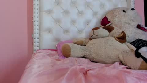 Snapshot of valentinee_xo chatting on 07-14-26, 10:54 valentinee_xo online show from 07-14-26, 10:54