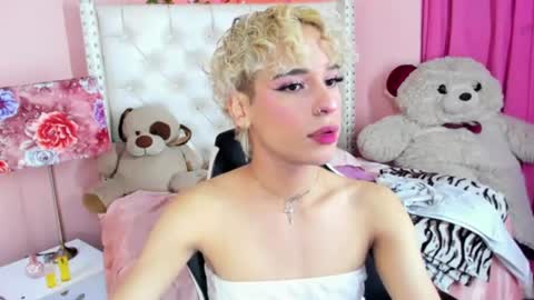 Snapshot of valentinee_xo chatting on 07-28-26, 06:09 valentinee_xo online show from 07-28-26, 06:09