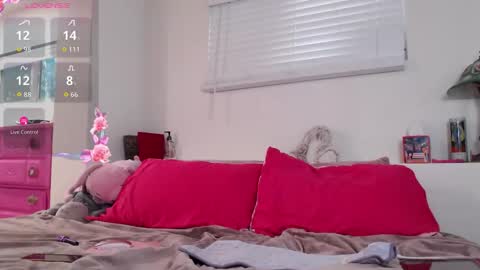 Snapshot of valentinesantos chatting on 04-28-26, 05:18 Valentine online show from 04-28-26, 05:18