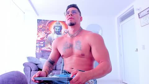 Snapshot of valentino_dossantos chatting on 12-20-24, 07:17 online show from 12-20-24, 07:17