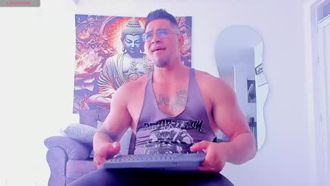 Snapshot of valentino_dossantos chatting on 12-22-24, 05:21 online show from 12-22-24, 05:21