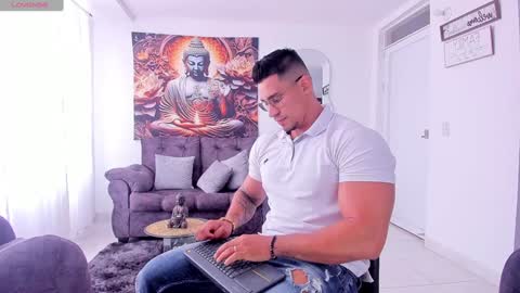 Snapshot of valentino_dossantos chatting on 12-23-24, 02:50 online show from 12-23-24, 02:50