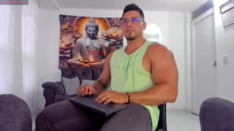 Snapshot of valentino_dossantos chatting on 01-02-25, 10:01 online show from 01-02-25, 10:01