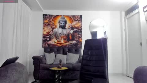 Snapshot of valentino_dossantos chatting on 01-03-25, 01:05 online show from 01-03-25, 01:05