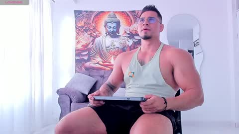 Snapshot of valentino_dossantos chatting on 01-08-25, 09:44 online show from 01-08-25, 09:44