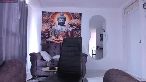 Snapshot of valentino_dossantos chatting on 01-23-25, 07:51 online show from 01-23-25, 07:51