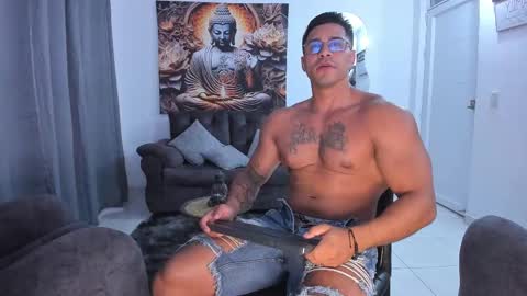 Snapshot of valentino_dossantos chatting on 02-18-25, 11:55 online show from 02-18-25, 11:55