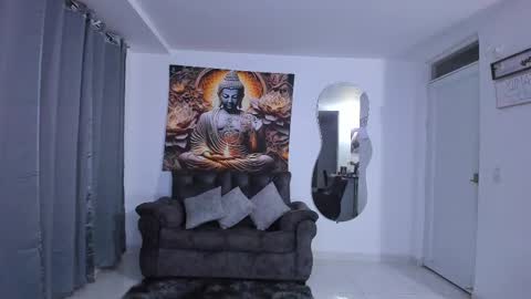 Snapshot of valentino_dossantos chatting on 02-20-25, 12:08 online show from 02-20-25, 12:08