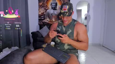 Snapshot of valentino_dossantos chatting on 02-25-25, 10:18 online show from 02-25-25, 10:18