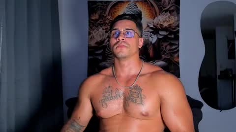 Snapshot of valentino_dossantos chatting on 03-01-25, 12:07 online show from 03-01-25, 12:07