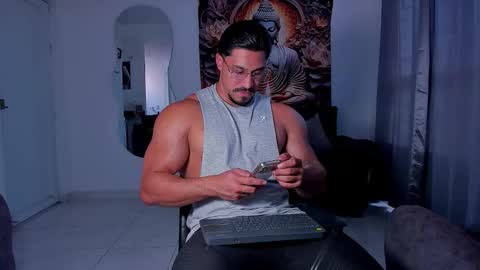 Snapshot of valentino_dossantos chatting on 10-17-25, 08:11 online show from 10-17-25, 08:11