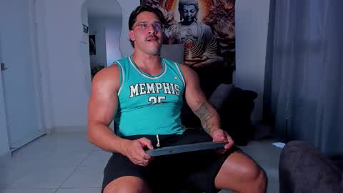 Snapshot of valentino_dossantos chatting on 10-23-25, 08:18 online show from 10-23-25, 08:18