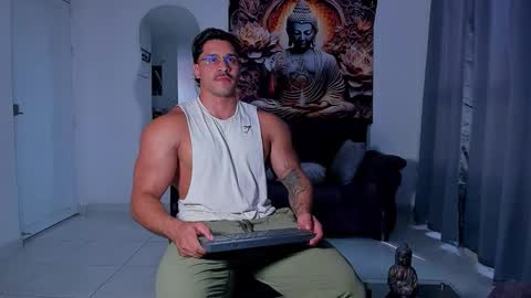 Snapshot of valentino_dossantos chatting on 10-30-25, 08:09 online show from 10-30-25, 08:09