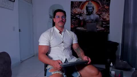 Snapshot of valentino_dossantos chatting on 11-08-25, 01:55 online show from 11-08-25, 01:55