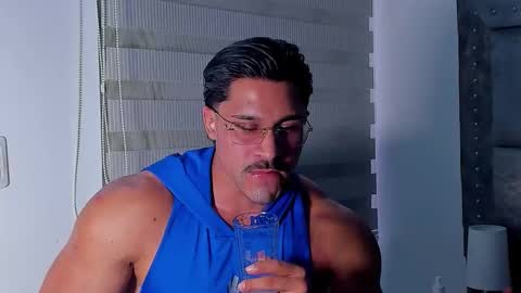 Snapshot of valentino_dossantos chatting on 11-11-25, 10:21 online show from 11-11-25, 10:21