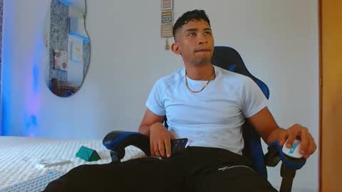 Mistery Guy online show from 10-02-25, 04:47