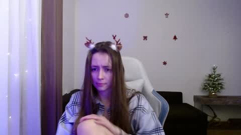 Snapshot of valents_cherry chatting on 12-15-24, 04:15 Valentina online show from 12-15-24, 04:15