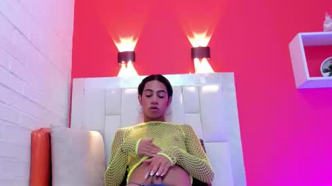 Snapshot of valeria_montesio chatting on 10-30-25, 01:45 valeria montesio online show from 10-30-25, 01:45