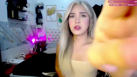 Snapshot of valeria_nikia chatting on 01-12-26, 11:15 VALERIA online show from 01-12-26, 11:15