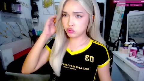 Snapshot of valeria_nikia chatting on 01-16-26, 11:25 VALERIA online show from 01-16-26, 11:25