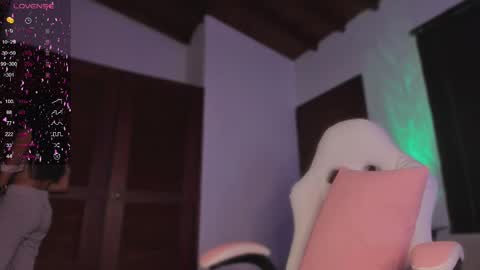 Snapshot of valeria_uribe22 chatting on 02-20-25, 10:48    online show from 02-20-25, 10:48