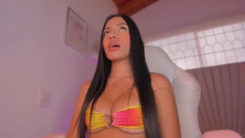 Snapshot of valeria_uribe22 chatting on 09-12-25, 10:10    online show from 09-12-25, 10:10