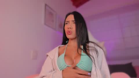 Snapshot of valeria_uribe22 chatting on 09-29-25, 10:53    online show from 09-29-25, 10:53