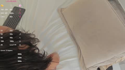 Snapshot of valeriah_ chatting on 12-18-24, 02:28 Valeria online show from 12-18-24, 02:28