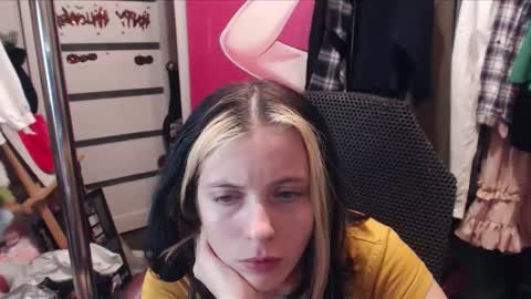 ValeriaXKiss online show from 03-06-25, 06:48