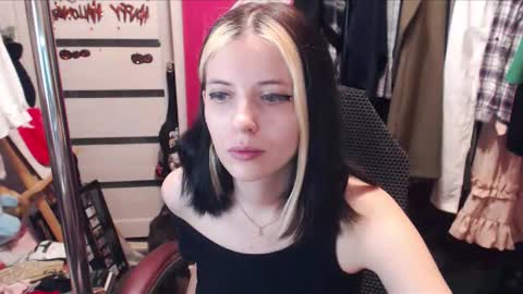 ValeriaXKiss online show from 03-11-25, 06:30