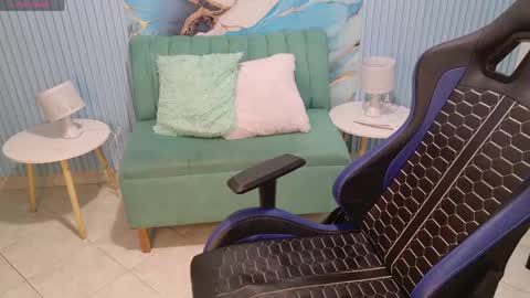 Snapshot of valerie20_ chatting on 05-20-26, 05:35 Valerie online show from 05-20-26, 05:35
