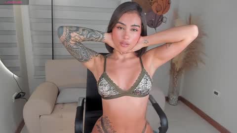 Snapshot of valerieaustin chatting on 01-07-25, 04:50 call me Val online show from 01-07-25, 04:50
