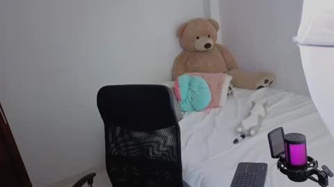 Snapshot of valerihouse_ chatting on 05-05-26, 01:13 valerihouse_ online show from 05-05-26, 01:13