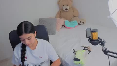 Snapshot of valerihouse_ chatting on 05-15-26, 01:45 valerihouse_ online show from 05-15-26, 01:45