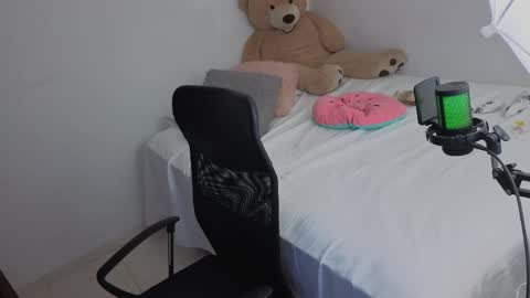 Snapshot of valerihouse_ chatting on 05-21-26, 01:23 valerihouse_ online show from 05-21-26, 01:23