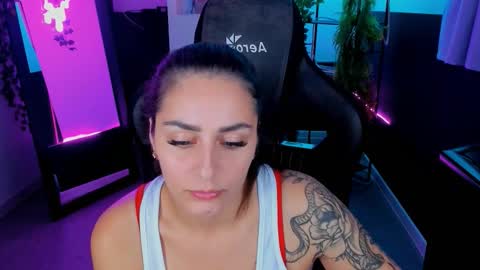 Snapshot of valeriiemills chatting on 09-25-25, 02:54 Valerie online show from 09-25-25, 02:54