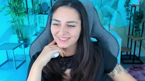 Snapshot of valeriiemills chatting on 10-10-25, 02:49 Valerie online show from 10-10-25, 02:49