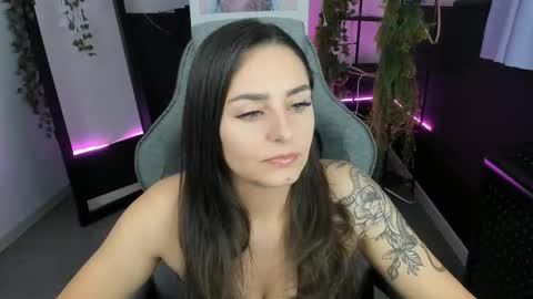Snapshot of valeriiemills chatting on 10-17-25, 01:09 Valerie online show from 10-17-25, 01:09